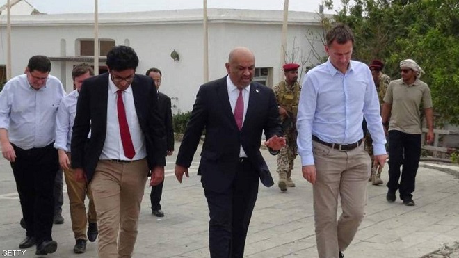 وزير الخارجية اليمني مرافقاً لوزير الخارجية البريطاني في عدن